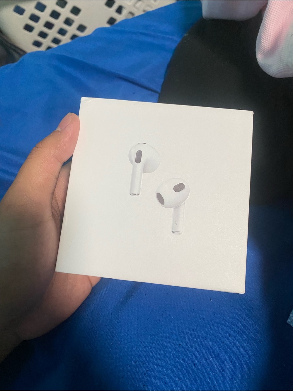 Apple White Wireless Earbuds with Charging Case